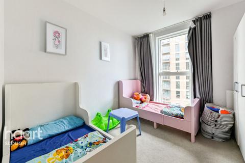 2 bedroom apartment for sale, Memorial Avenue, Slough