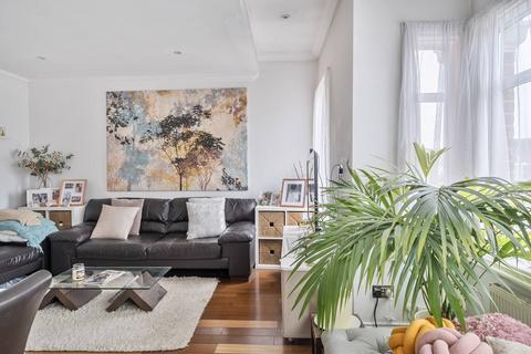 2 bedroom flat for sale, Greyhound Lane, Streatham Common, London, SW16