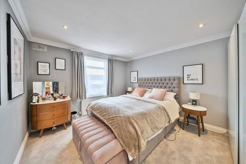2 bedroom flat for sale, Greyhound Lane, Streatham Common, London, SW16