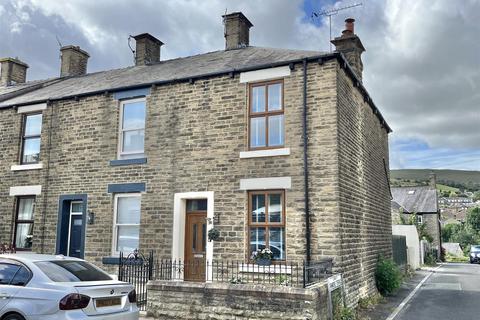 2 bedroom end of terrace house for sale, Pikes Lane, Glossop