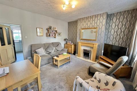 2 bedroom end of terrace house for sale, Pikes Lane, Glossop