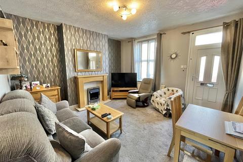 2 bedroom end of terrace house for sale, Pikes Lane, Glossop