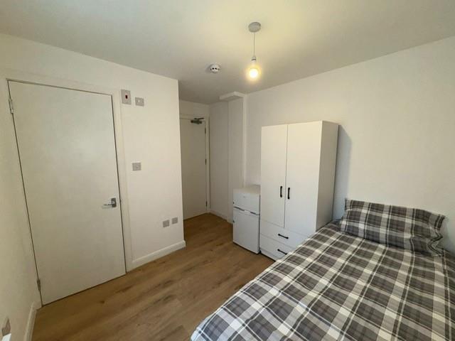 BEDROOMSMALL.jpg