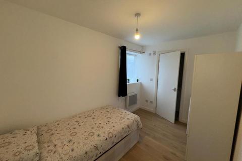 7 bedroom semi-detached house to rent, Leighton Close, Edgware