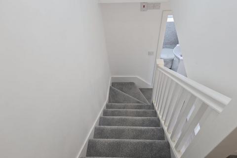 7 bedroom semi-detached house to rent, Leighton Close, Edgware