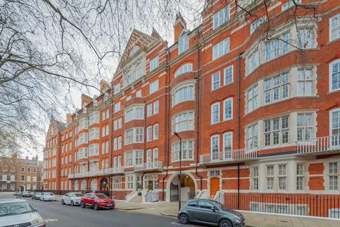 undefined, Bedford Avenue, London WC1B