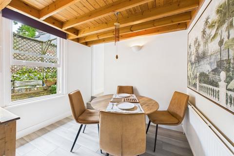 2 bedroom apartment to rent, Church Court, Surrey