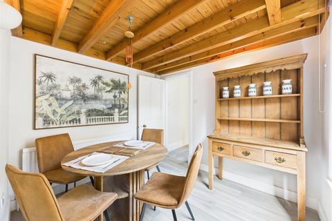 2 bedroom apartment to rent, Church Court, Surrey