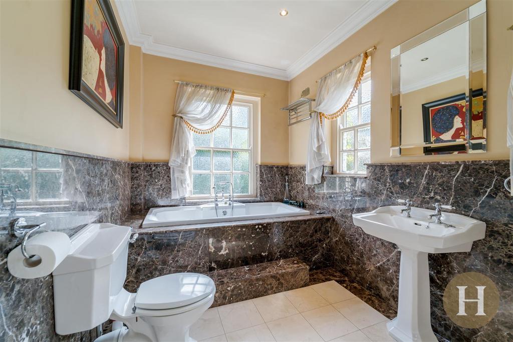 Hadleigh Estate Agents-56.jpg