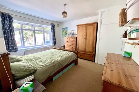 90 Garrison Lane, Chessington, KT9 2LB