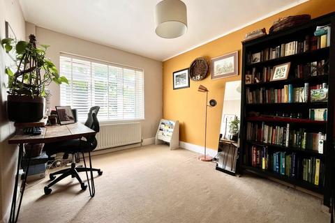 90 Garrison Lane, Chessington, KT9 2LB