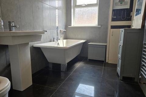 3 bedroom flat to rent, Flat, Leeds LS9