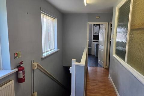 3 bedroom flat to rent, Flat, Leeds LS9