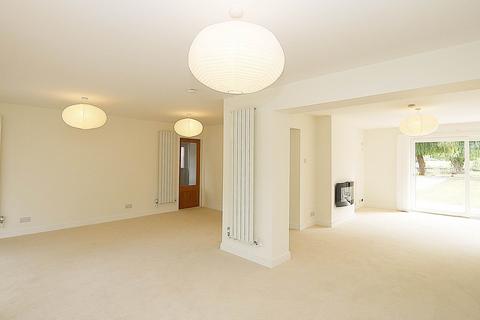 undefined, Chalmore Gardens, Wallingford - River frontage/ mooring. Walk to the market town shops, amenities, pubs, restaurants