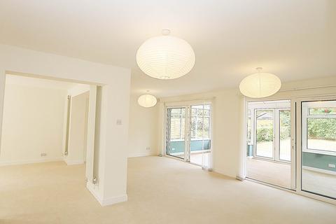undefined, Chalmore Gardens, Wallingford - River frontage/ mooring. Walk to the market town shops, amenities, pubs, restaurants