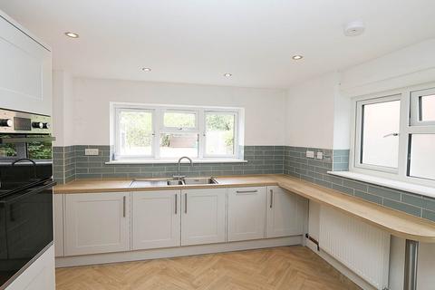 undefined, Chalmore Gardens, Wallingford - River frontage/ mooring. Walk to the market town shops, amenities, pubs, restaurants