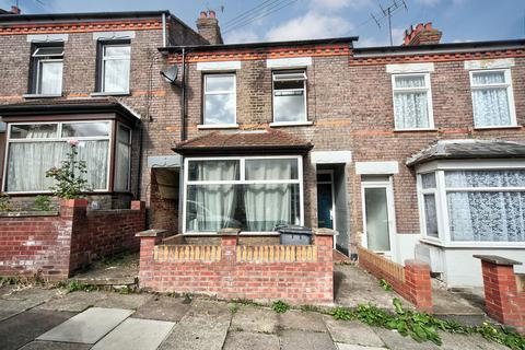4 bedroom terraced house for sale, Chiltern Rise, Luton