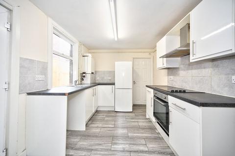 4 bedroom terraced house for sale, Chiltern Rise, Luton