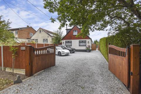 4 bedroom detached house for sale, Southend Road, Howe Green