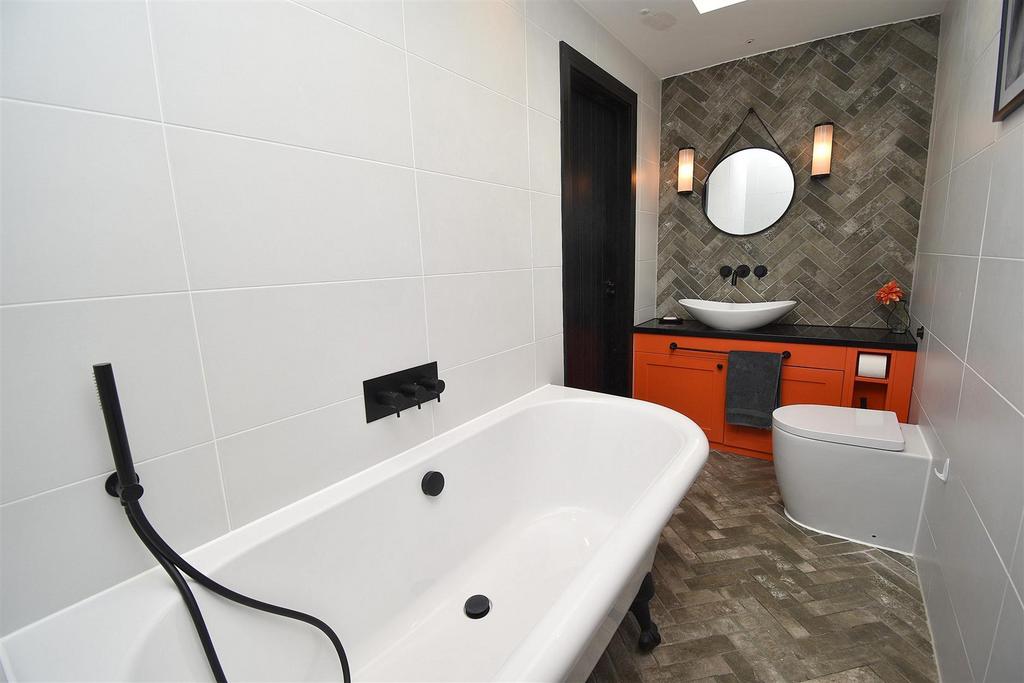 Bathroom1.JPG