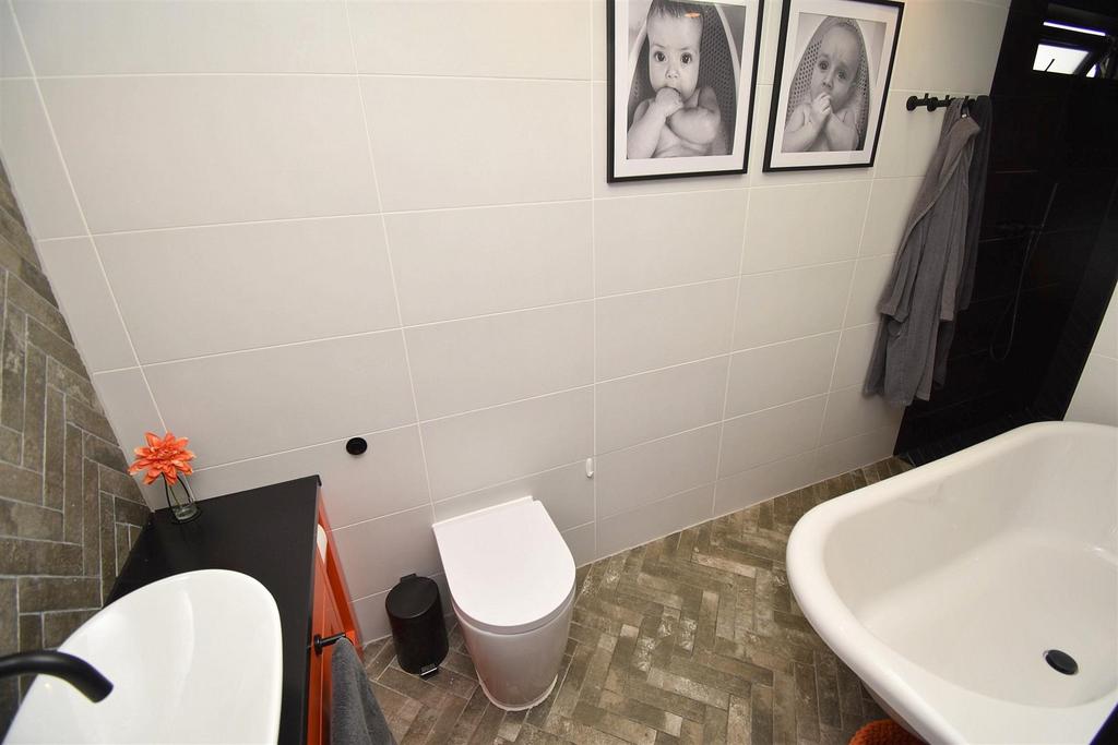 Bathroom1-001.JPG