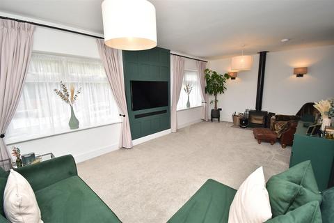 undefined, Southend Road, Howe Green