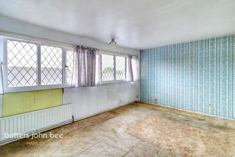 2 bedroom end of terrace house for sale, Globe Street, Stoke-On-Trent ST6 4DD