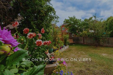 4 bedroom detached house for sale, Snowshill Close, Swindon SN25