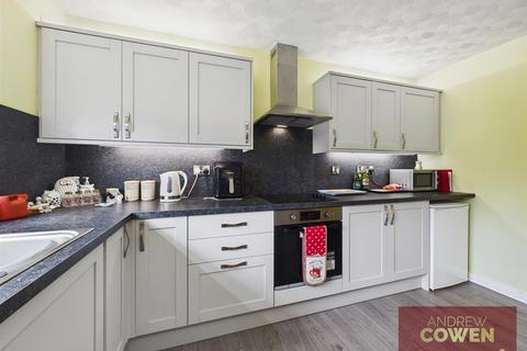2 bedroom flat for sale, Highdale Road, Scarborough YO12