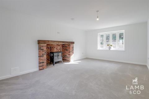 4 bedroom detached house for sale, St Osyth Road, Little Clacton CO16