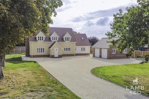 4 bedroom detached house for sale, St Osyth Road, Little Clacton CO16