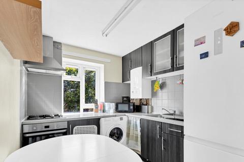 2 bedroom flat for sale, Strongbow Crescent, Eltham, SE9