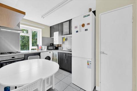 2 bedroom flat for sale, Strongbow Crescent, Eltham, SE9