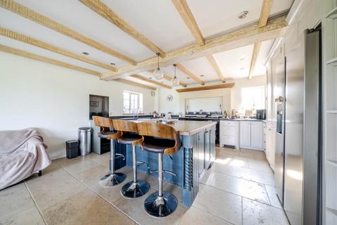 Haylands End Golden Valley, Upleadon, Newent, GL18 1HN