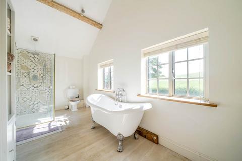 Haylands End Golden Valley, Upleadon, Newent, GL18 1HN