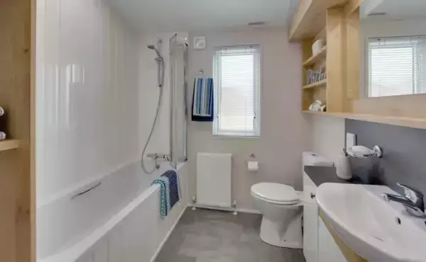 7 Willerby Pinehurst Bathroom