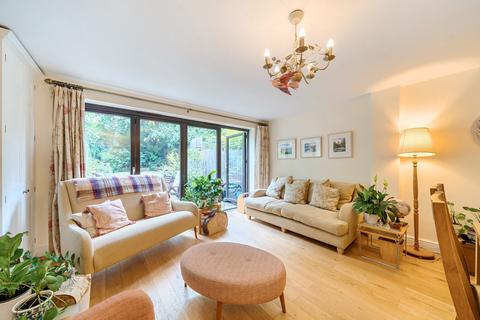 undefined, Mulberry Close, London