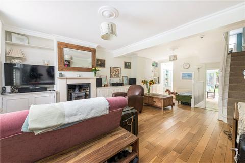 18 Petergate, London, SW11 2UE