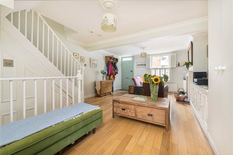 18 Petergate, London, SW11 2UE