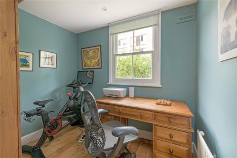 18 Petergate, London, SW11 2UE