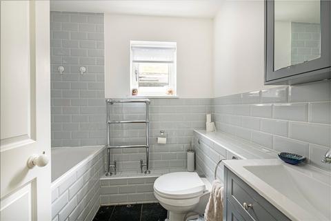 18 Petergate, London, SW11 2UE