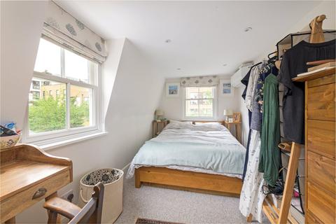 18 Petergate, London, SW11 2UE