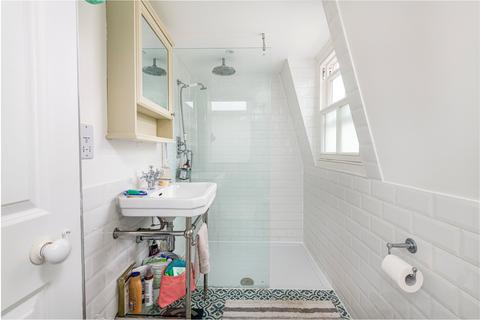 18 Petergate, London, SW11 2UE