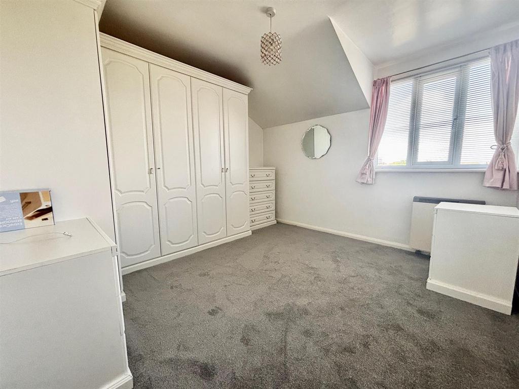 5woodlandscourt BED.jpg