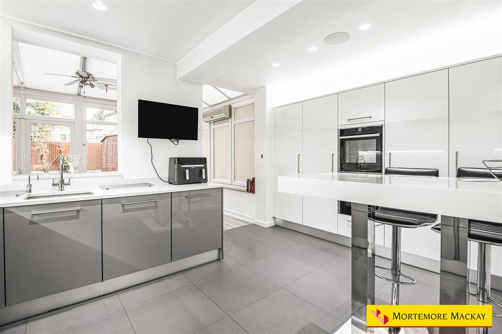 14 61590 watermarked.jpg