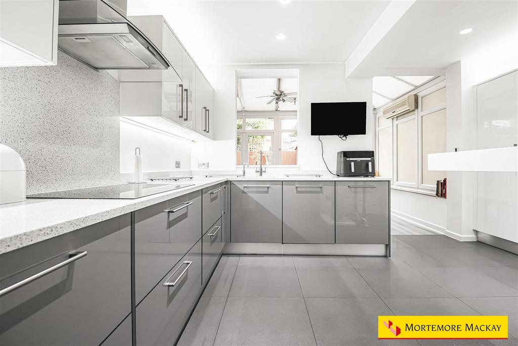 13 61590 watermarked.jpg