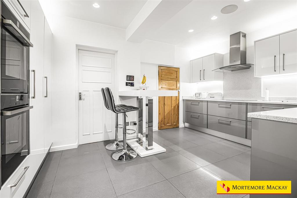 16 61590 watermarked.jpg