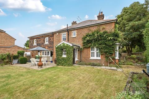 4 bedroom semi-detached house for sale, Jacobs Well Road, Jacob's Well, Guildford, Surrey, GU4