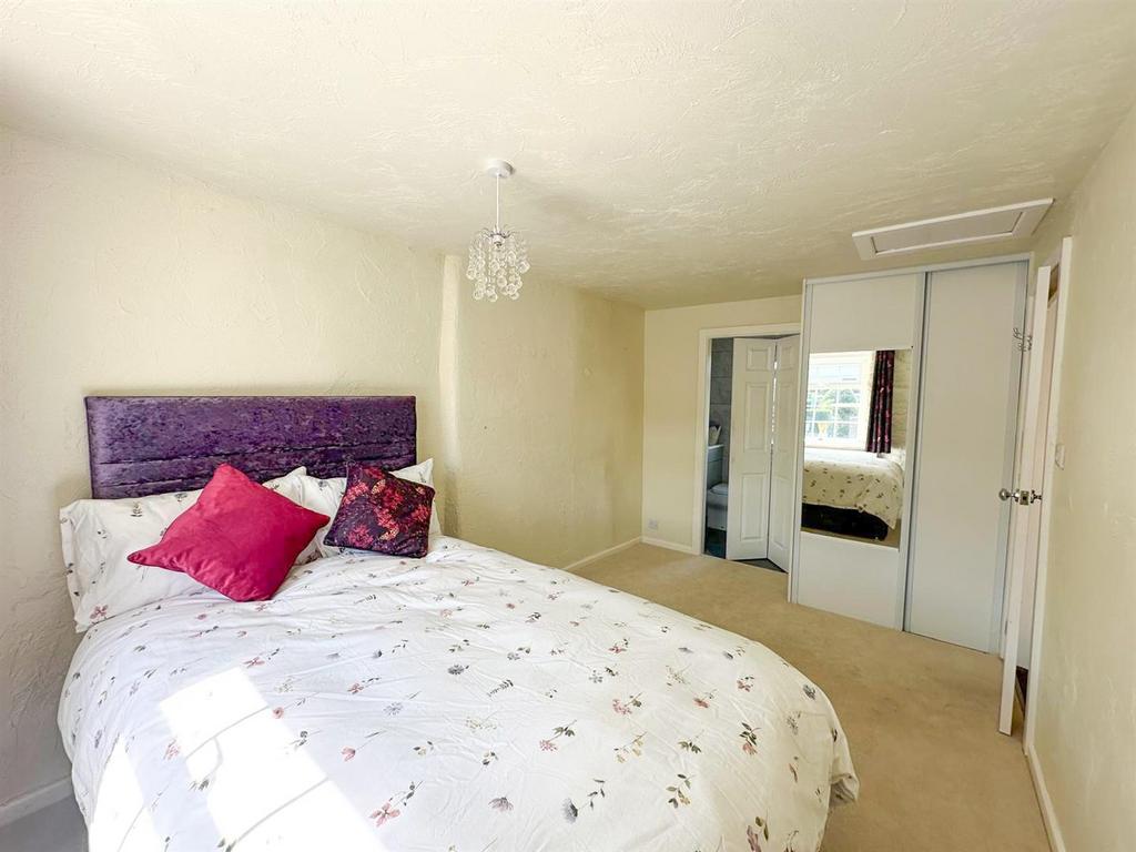 2 Bed Cottage, Keighley