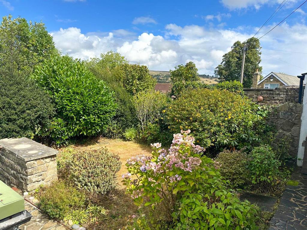 2 Bed Cottage, Keighley